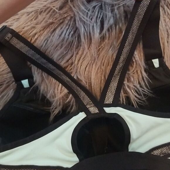 VICTORIA'S Sport front zip sports bra - Picture 6 of 9